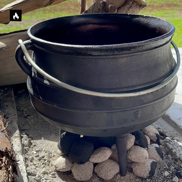 Outdoor cast iron potjie pot