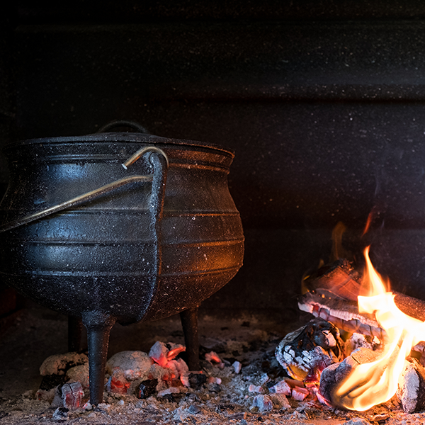 Black Potjie Pot with Fire